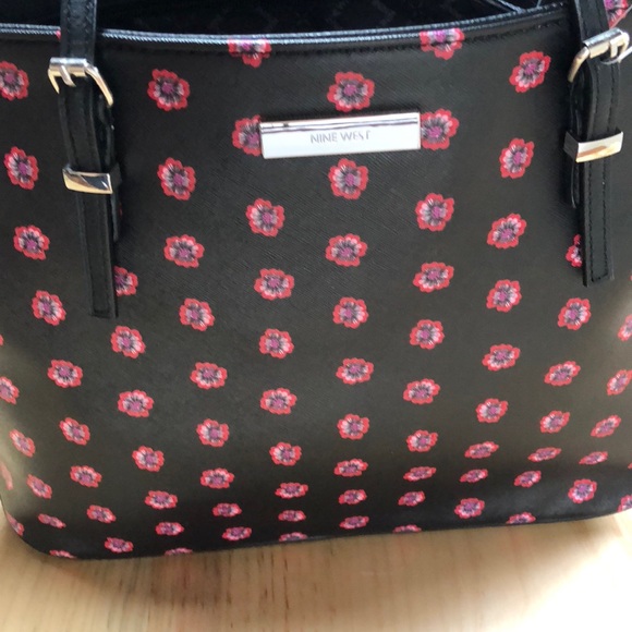 NWT Nine West It Girl black and red tote bag - Picture 2 of 5